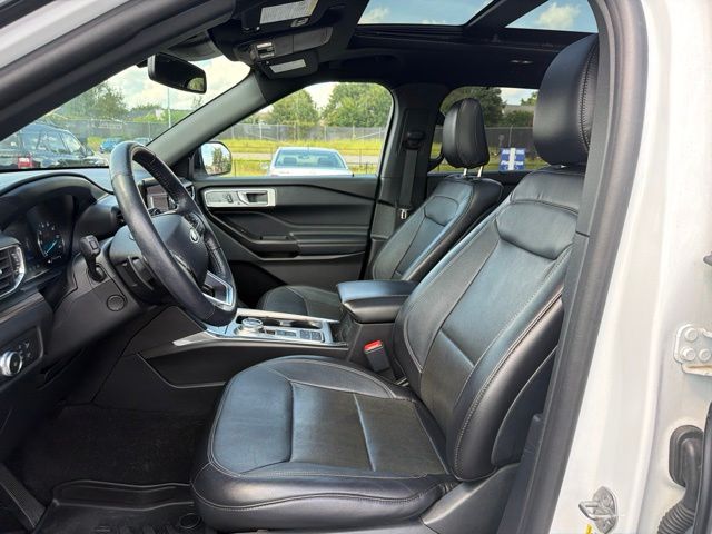 Used 2020 White Ford Limited image 8