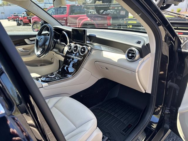 2017 Mercedes-Benz GLC - Image 28