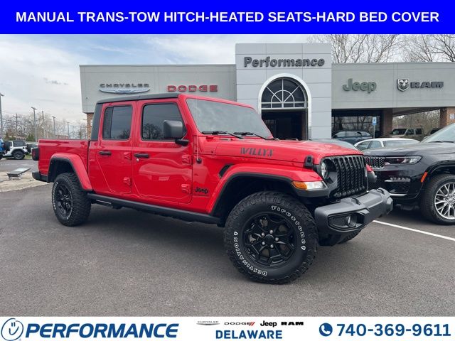 Firecracker Red Clearcoat 2022 Jeep Gladiator Willys Crew Cab 4WD Pickup Truck Four-Wheel Drive 6-Speed Manual