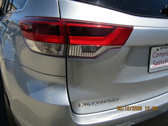 used 2019 Toyota Highlander car, priced at $25,499