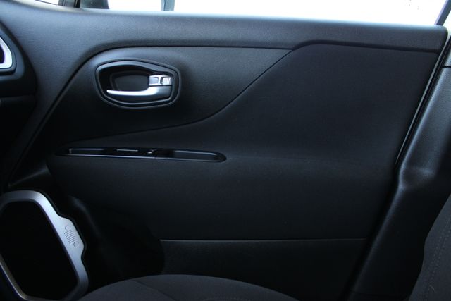 Used 2021 White Jeep Latitude image 18