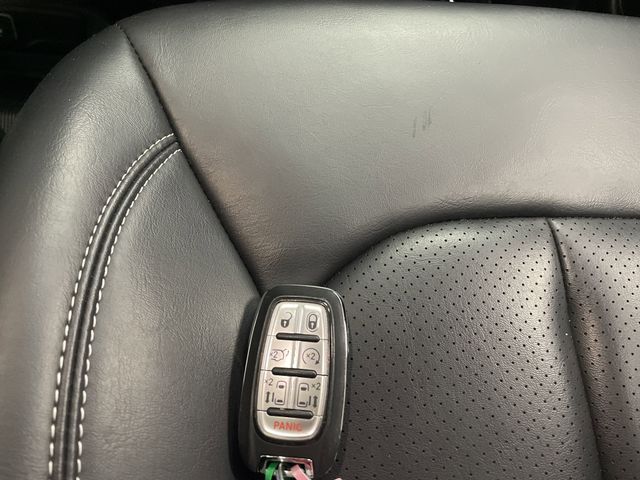 2023 Chrysler Pacifica Touring L photo