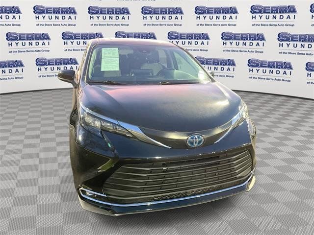 2024 Toyota Sienna XLE 7-Passenger FWD