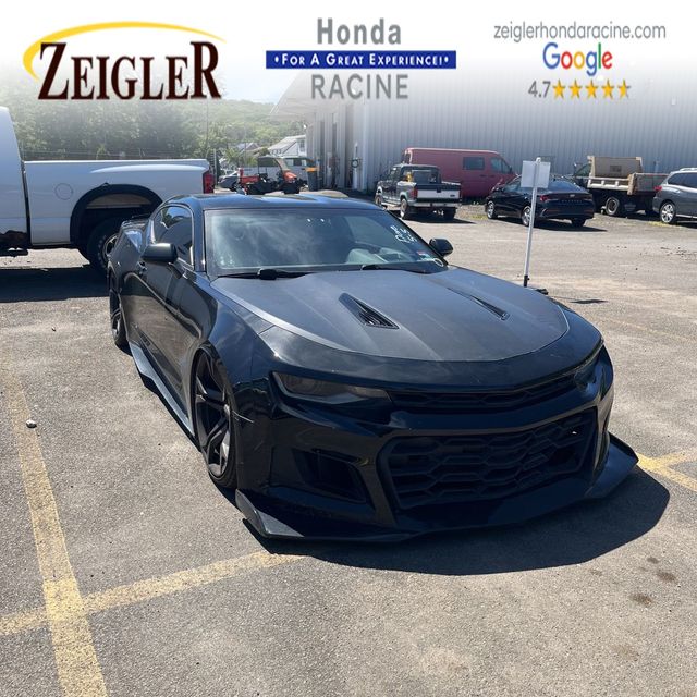 Black 2018 Chevrolet Camaro Coupe Rear-Wheel Drive 6-Speed Manual