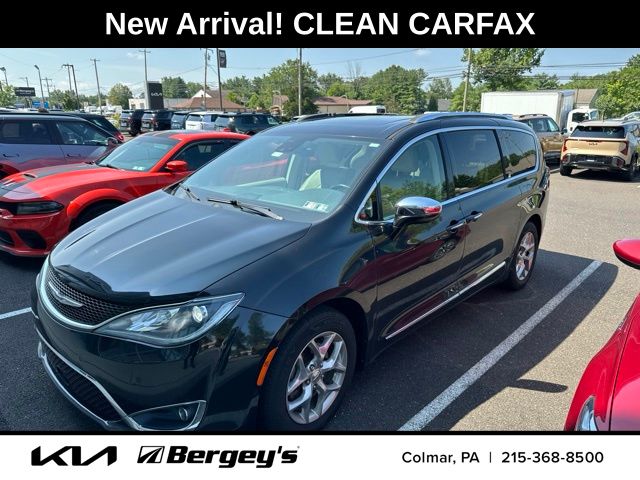 Brilliant Black Crystal Pearlcoat 2018 Chrysler Pacifica Minivan Front-Wheel Drive 9-Speed Automatic