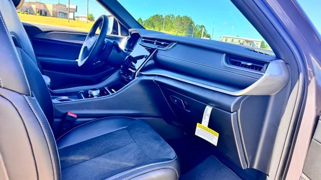 new 2025 Jeep Grand Cherokee L car, priced at $40,968