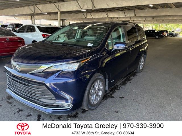 Blueprint 2021 Toyota Sienna XLE 7-Passenger FWD Minivan Front-Wheel Drive Continuously Variable Transmission