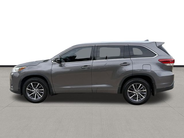 2018 Toyota Highlander XLE Gray at River Oaks CDJR