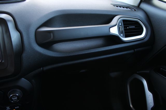 Used 2021 White Jeep Latitude image 19