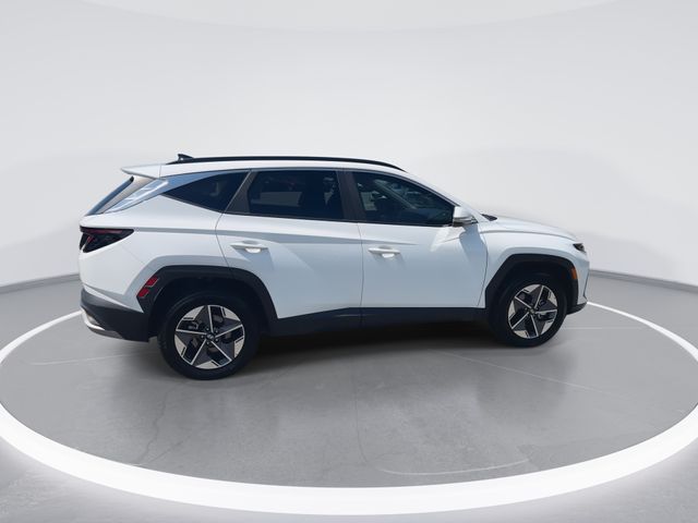 Used 2025 White Hyundai SEL Convenience image 9