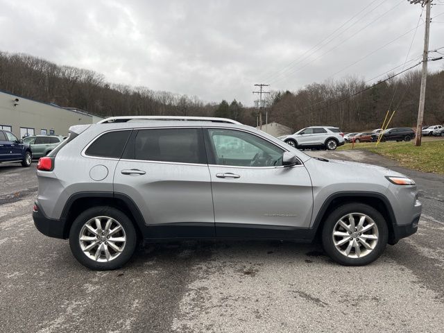 Used 2017 Silver Jeep Limited image 4