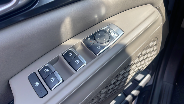 New 2027 Silver Kia LXS image 23