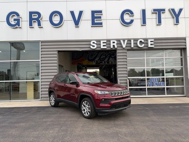 2022 Jeep Compass Latitude Lux Red at South Hills CDJR