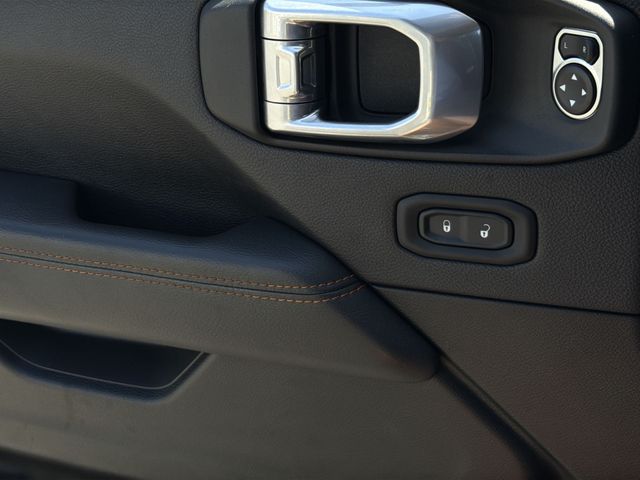 Used 2021 Gray Jeep Mojave image 34