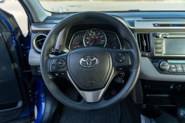 2015 Toyota RAV4 XLE 11