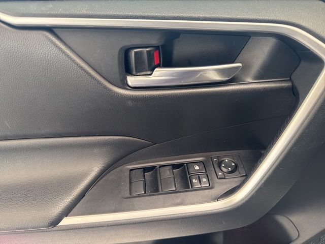 2021 Toyota RAV4 XLE White at Community Toyota