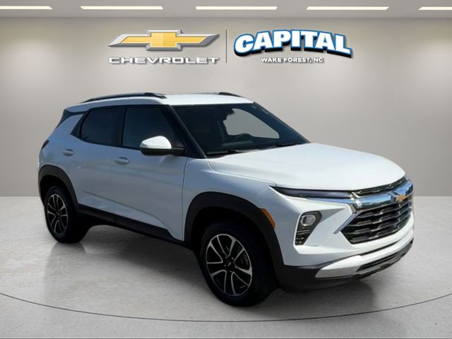 Used 2025 White Chevrolet LT image 7