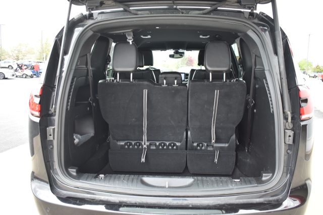 Used 2025 Chrysler Pacifica Van