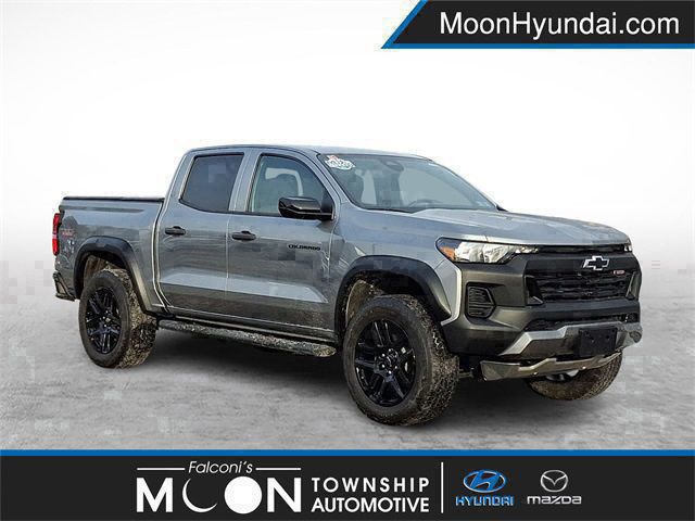 Sterling Gray Metallic 2023 Chevrolet Colorado Trail Boss Crew Cab 4WD Pickup Truck Four-Wheel Drive 8-Speed Automatic