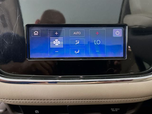 2024 Ceramic Pearl Metallic Tri-Coat Lincoln Navigator Premiere 4X4 SUV