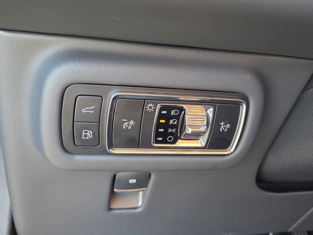 Used 2025 Black Lincoln Reserve image 25