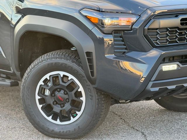 2025 Toyota Tacoma TRD Off Road - Photo 2