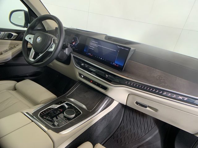 2025 BMW X7 xDrive40i 35