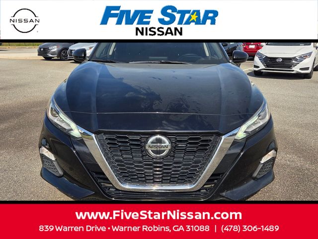 Used 2022 Black Nissan 2.5 SV image 2