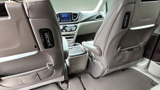 Used 2017 Gray Chrysler Touring L Plus image 20