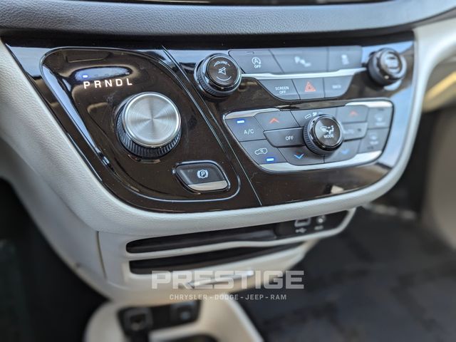 2017 Chrysler Pacifica Touring L 16