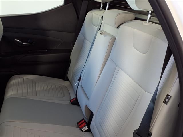2025 Hyundai Santa Cruz SE photo