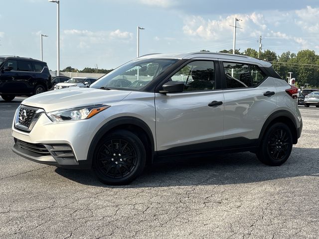 Brilliant Silver Metallic 2019 Nissan Kicks SUV / Crossover Front-Wheel Drive Continuously Variable Transmission