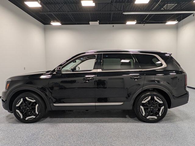 Used 2024 Black Kia EX image 5