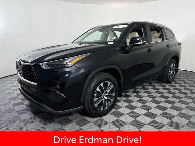 Used 2025 Toyota Highlander SUV