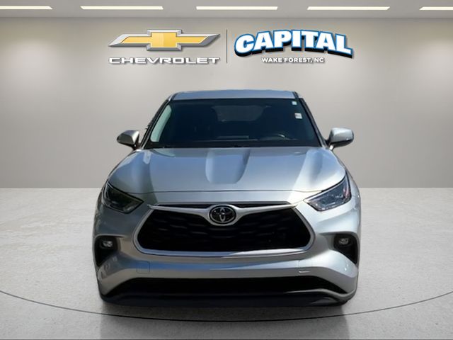 Used 2023 Silver Toyota LE image 8