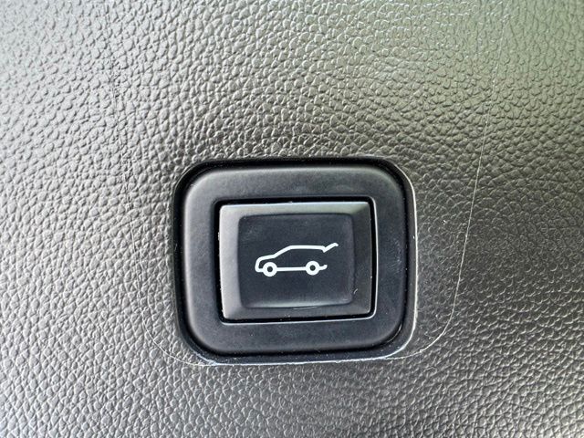 Used 2022 Black Chevrolet High Country image 9