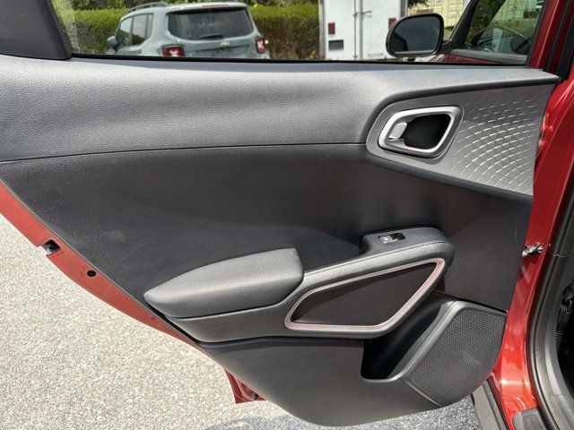 2024 Kia Soul LX - Photo 13