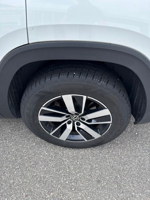 2023 Volkswagen Atlas 2.0T SE White at Sutliff Volkswagen