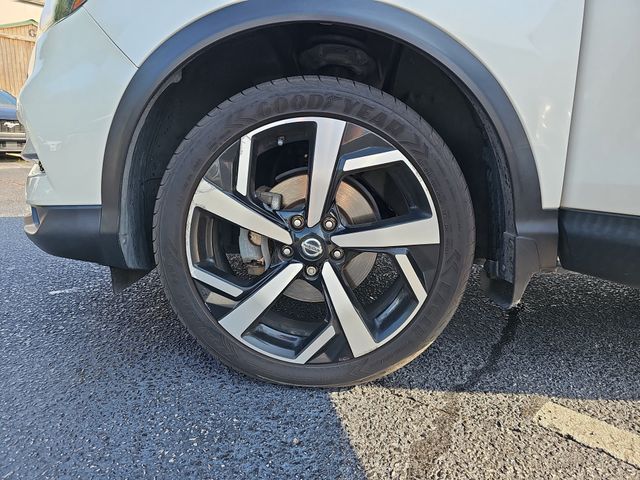 Certified Used 2020 White Nissan SL image 34