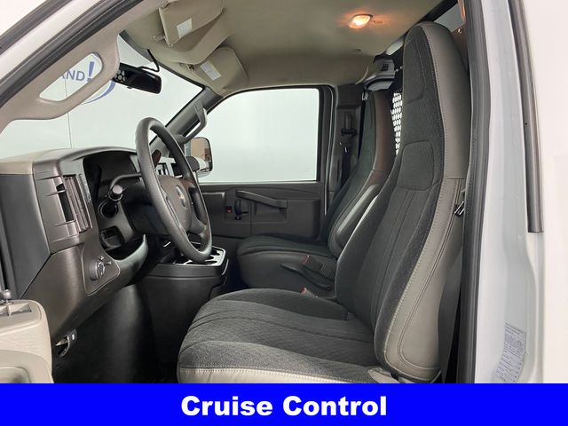 2023 GMC Savana 2500 Work Van photo