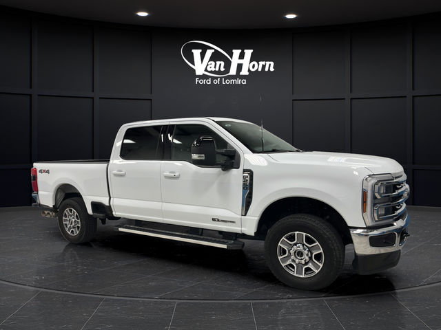 Oxford White 2026 Ford F-250 Super Duty Pickup Truck Four-Wheel Drive Automatic