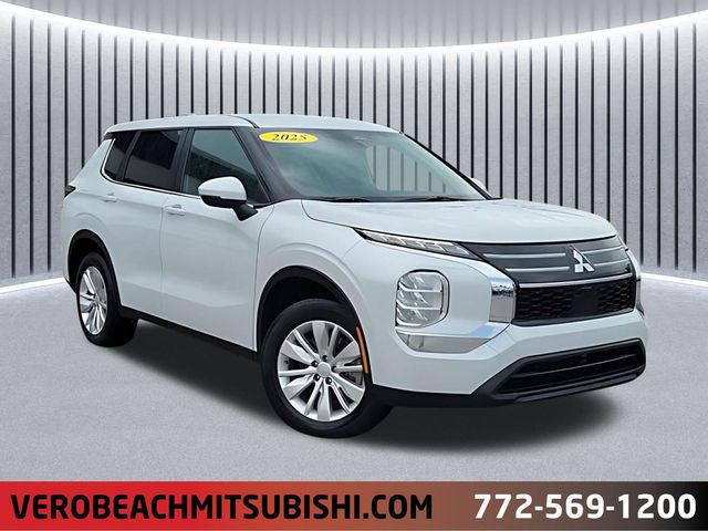2025 Mitsubishi Outlander ES