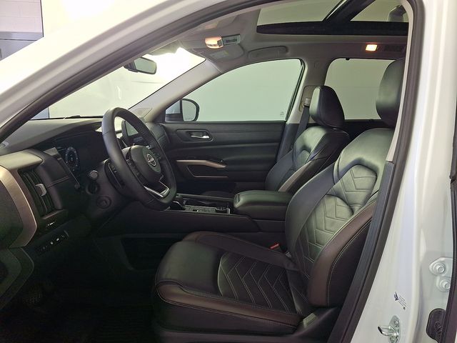 Used 2025 Nissan Pathfinder SUV
