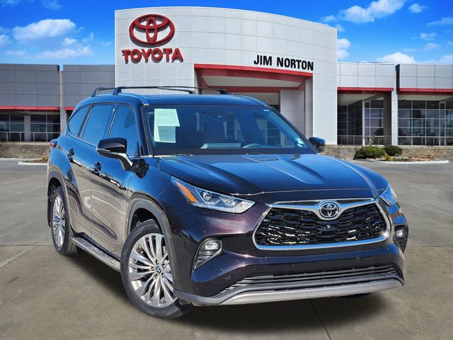 2022 Toyota Highlander Platinum's photo