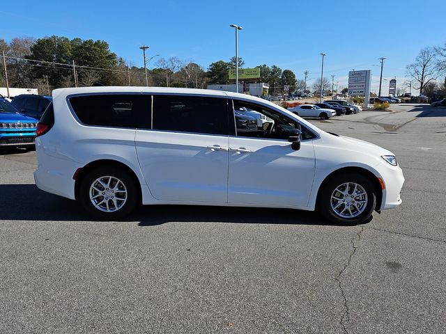 New 2026 White Chrysler Select image 10