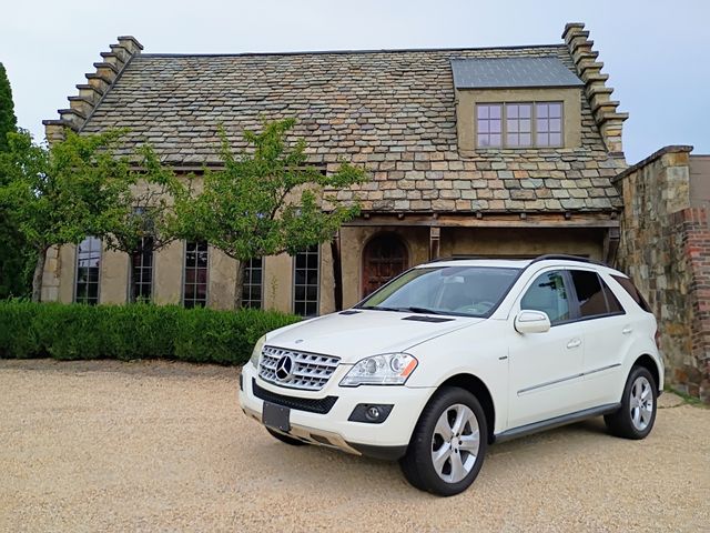 White 2009 Mercedes-Benz M-Class SUV / Crossover All-Wheel Drive 7-Speed Automatic