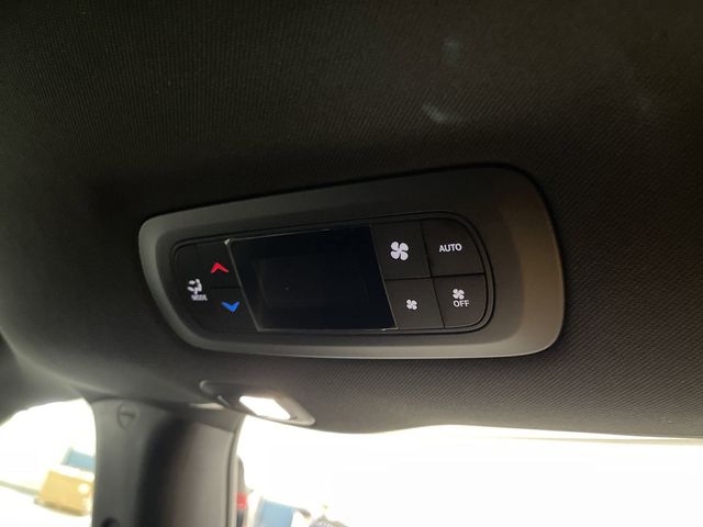 2025 Chrysler Pacifica Limited photo