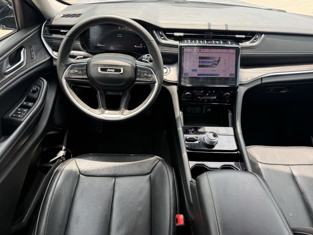 2023 Jeep Grand Cherokee Limited Silver at River Oaks CDJR