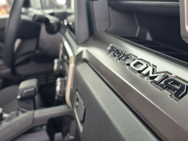 2025 Toyota Tacoma TRD Off-Road:B02394