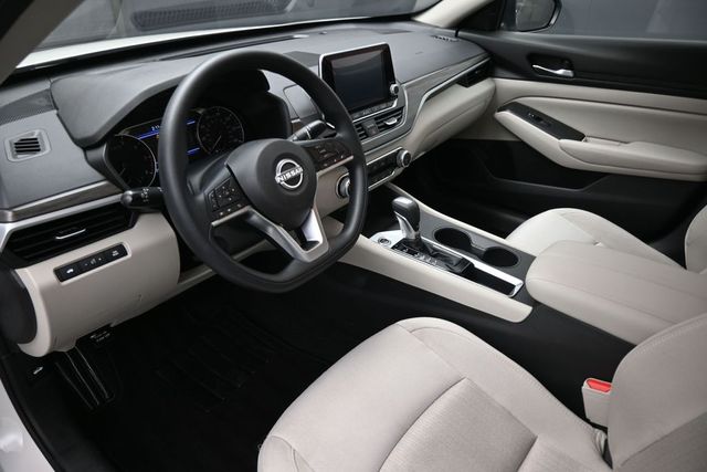 Used 2025 Nissan Altima Sedan